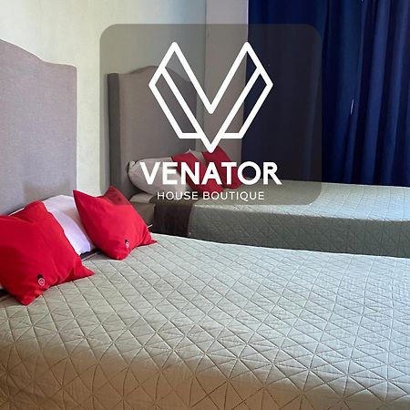 4 Venator House Boutique Aparthotel Leon Exterior photo